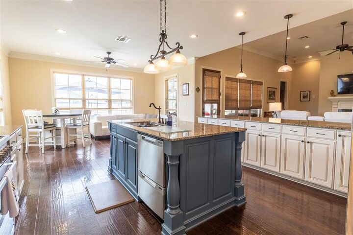 Property Photo: 2335 Longue Vue Drive LA 70605