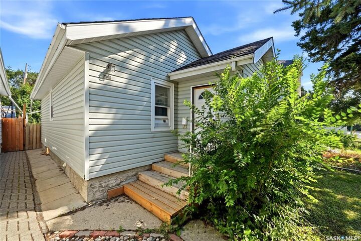 Property Photo: 2061 Queen Street SK S4T 4C2