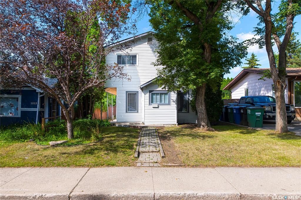 Property Photo:  1017 J Avenue N  SK S7L 2L3 