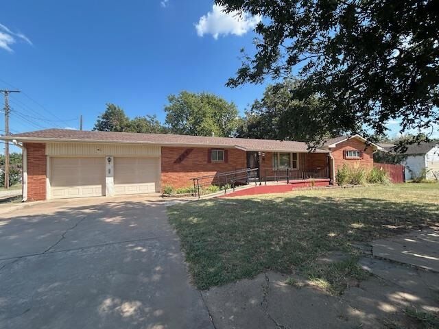 Property Photo:  804 N 7th  OK 73077 