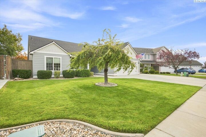 Property Photo: 6111 Exeter Ln WA 99301