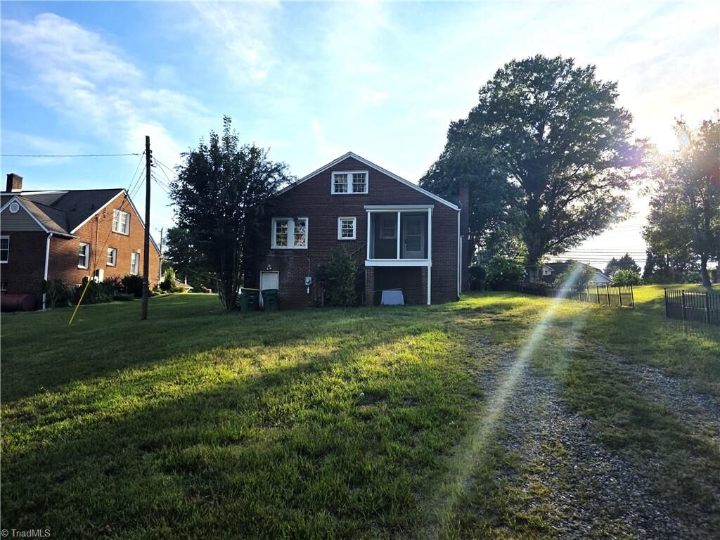 Property Photo:  607 W Main Street  NC 27041 