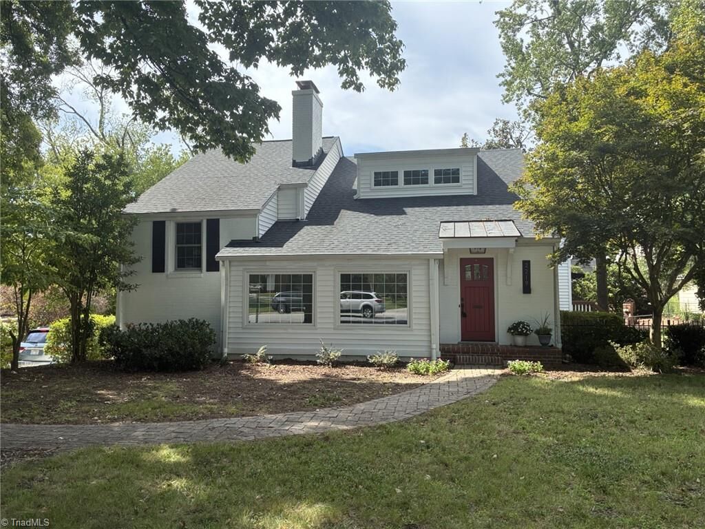 Property Photo:  2219 W Friendly Avenue  NC 27403 