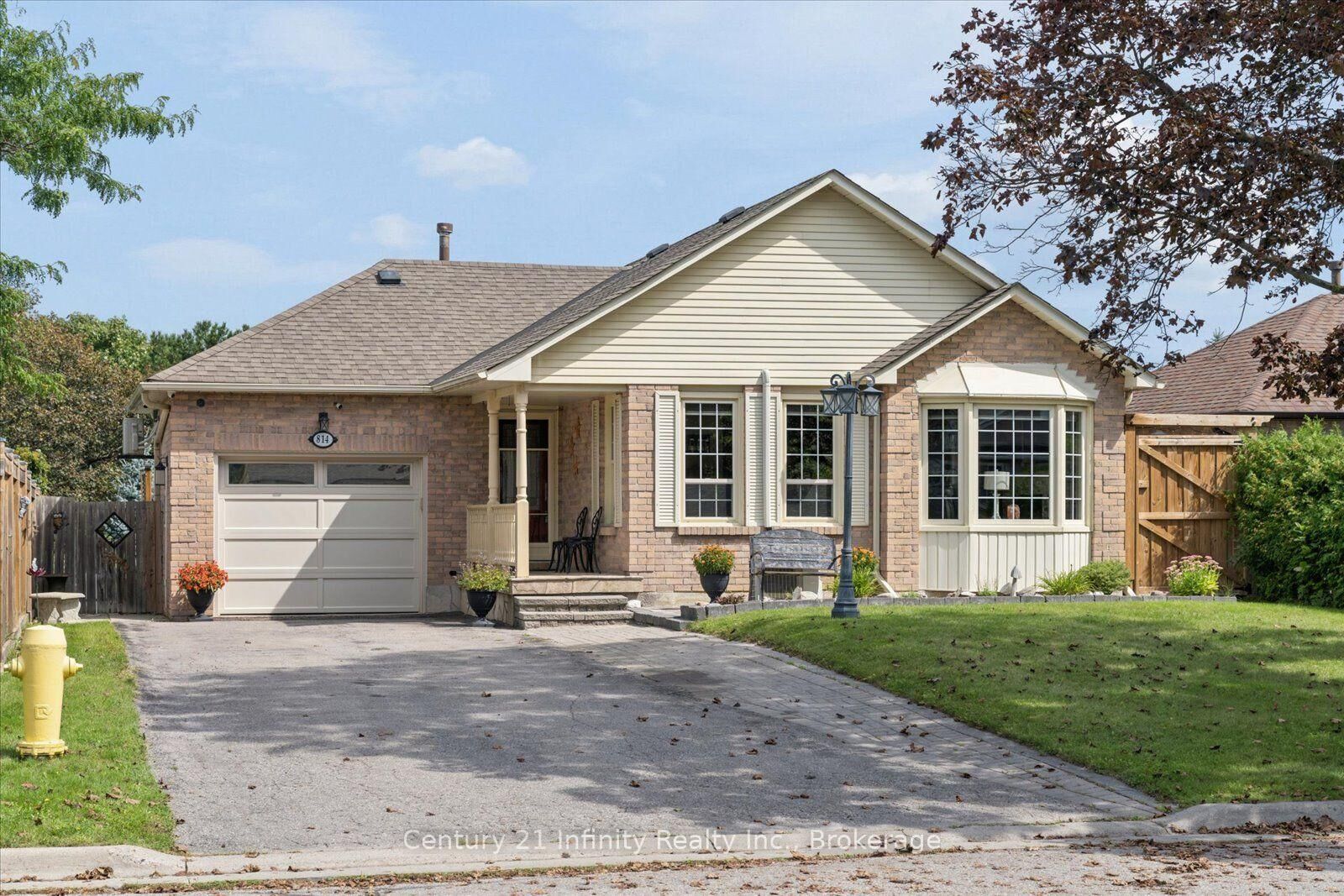 Property Photo: 814 Lochness Crescent ON L1J 7P6