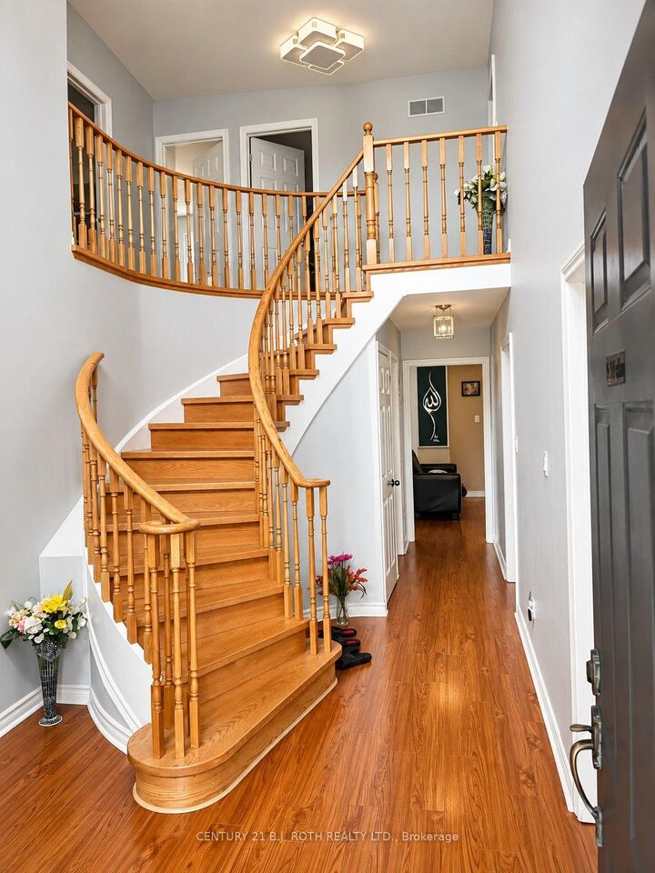 Property Photo:  509 Grove Street E  ON L4M 5Z4 