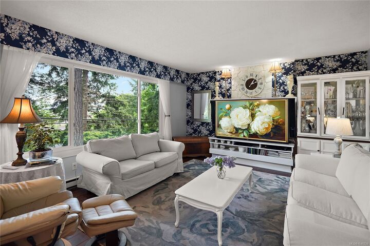 Property Photo: 6864 East Saanich Rd BC V8Z 5Y9