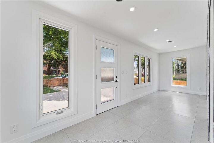 Property Photo: 229 Aylmer ON N9A 1T1