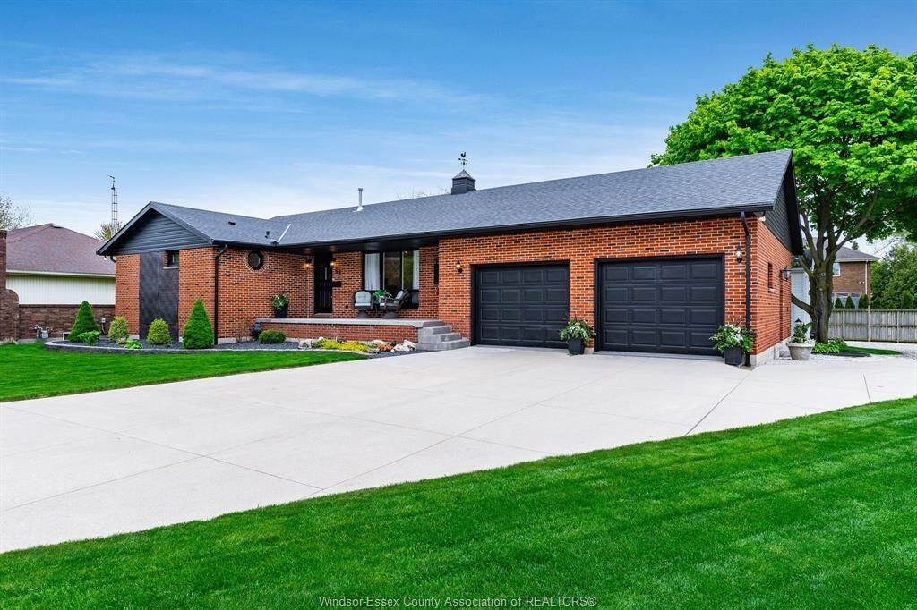 Property Photo:  66 Shawnee Court  ON N8H 5A9 
