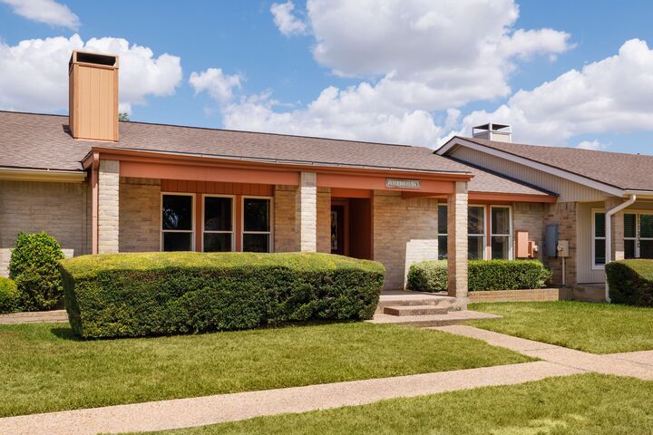 Property Photo:  11133 Pinehurst #B Drive B  TX 78747 