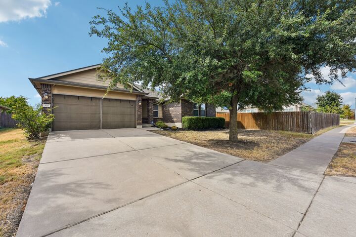 Property Photo:  300 Hendelson Lane  TX 78634 