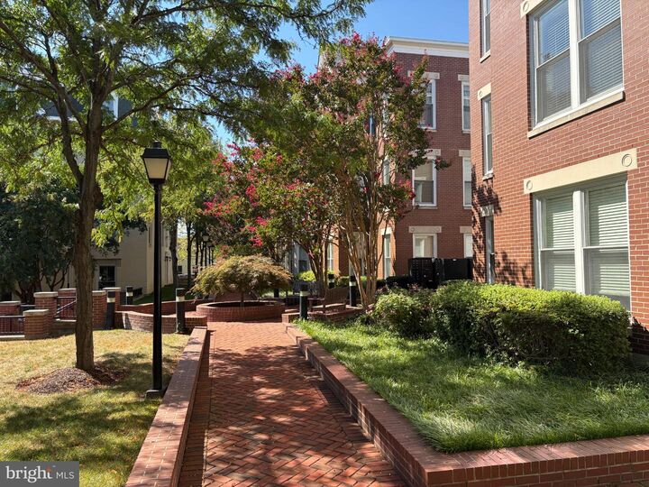 Property Photo: 910 Powhatan Street 206S VA 22314