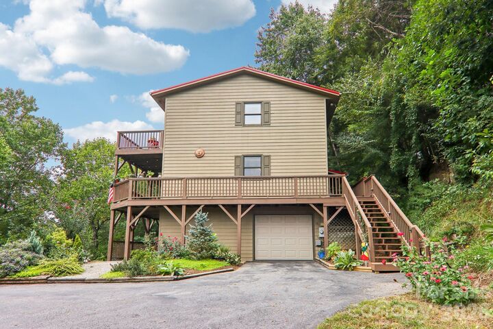 Property Photo:  36 Nicholas Lane  NC 28751 