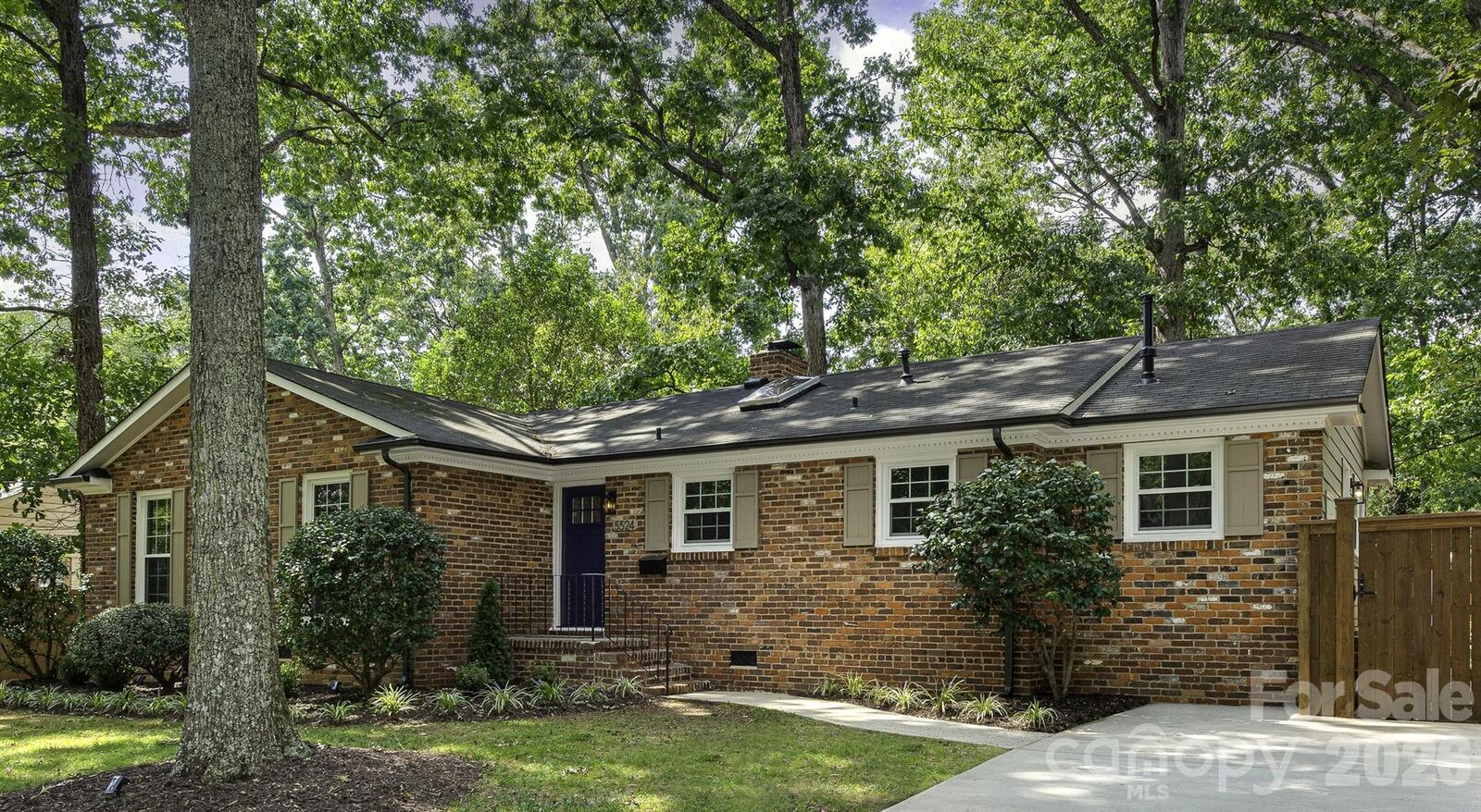 Property Photo:  5524 Seacroft Road  NC 28210 