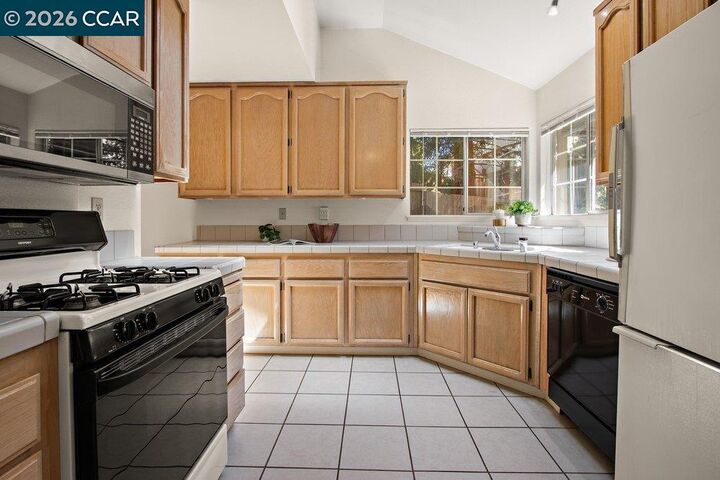Property Photo: 244 Hillcrest Ct CA 94523