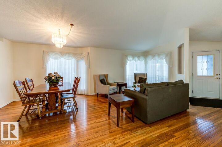 Photo de la propriété:  9731 174 Street NW #7  AB T5T 6G4 