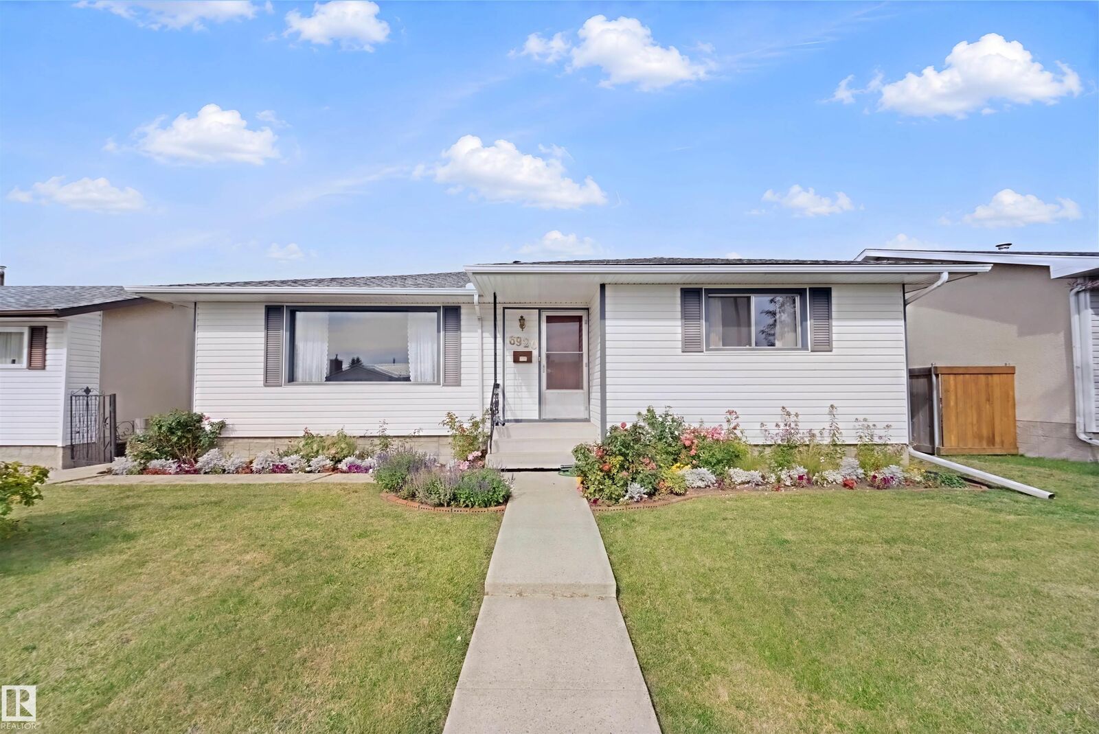 Property Photo: 6920 152A Avenue NW AB T5C 2Y9