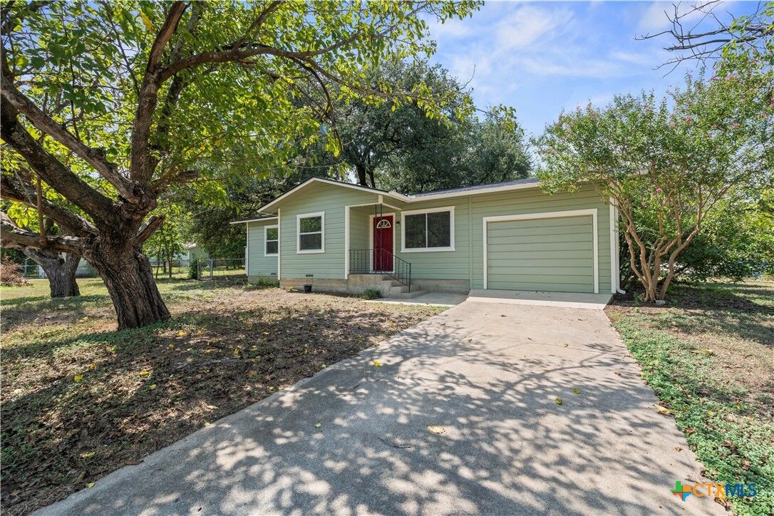 Property Photo: 22 Park Lane TX 76550