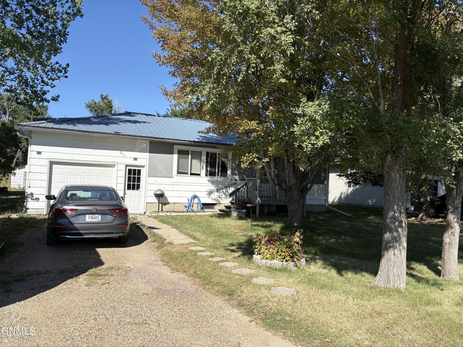 Property Photo: 212 2nd Avenue SW ND 58436