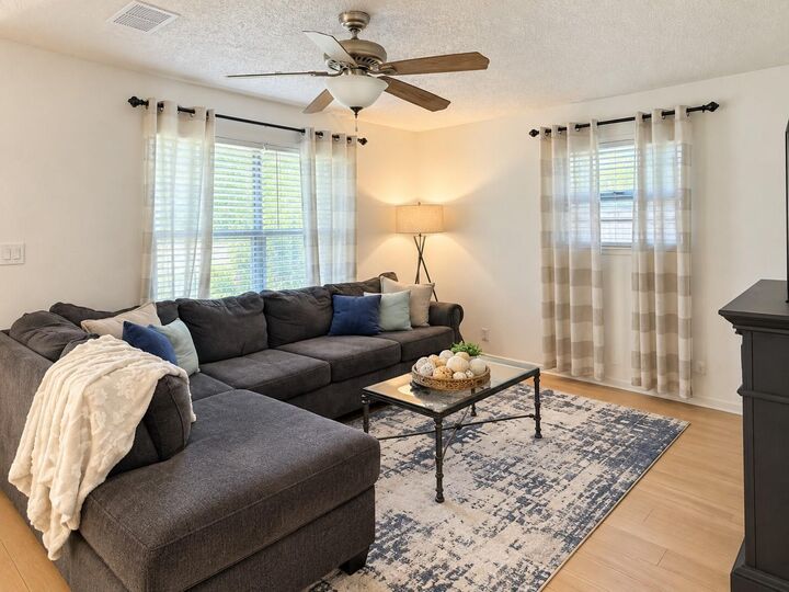 Property Photo: 118 W Mahan Street TX 77531
