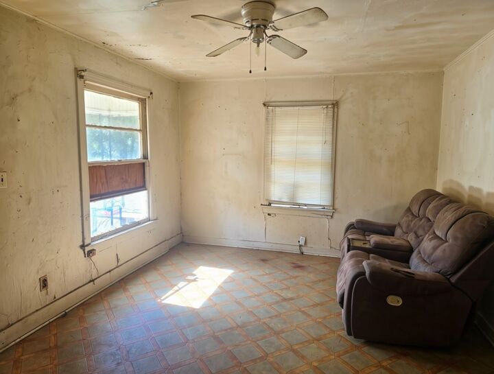 Property Photo: 7179 E Hwy 77 TX 75551