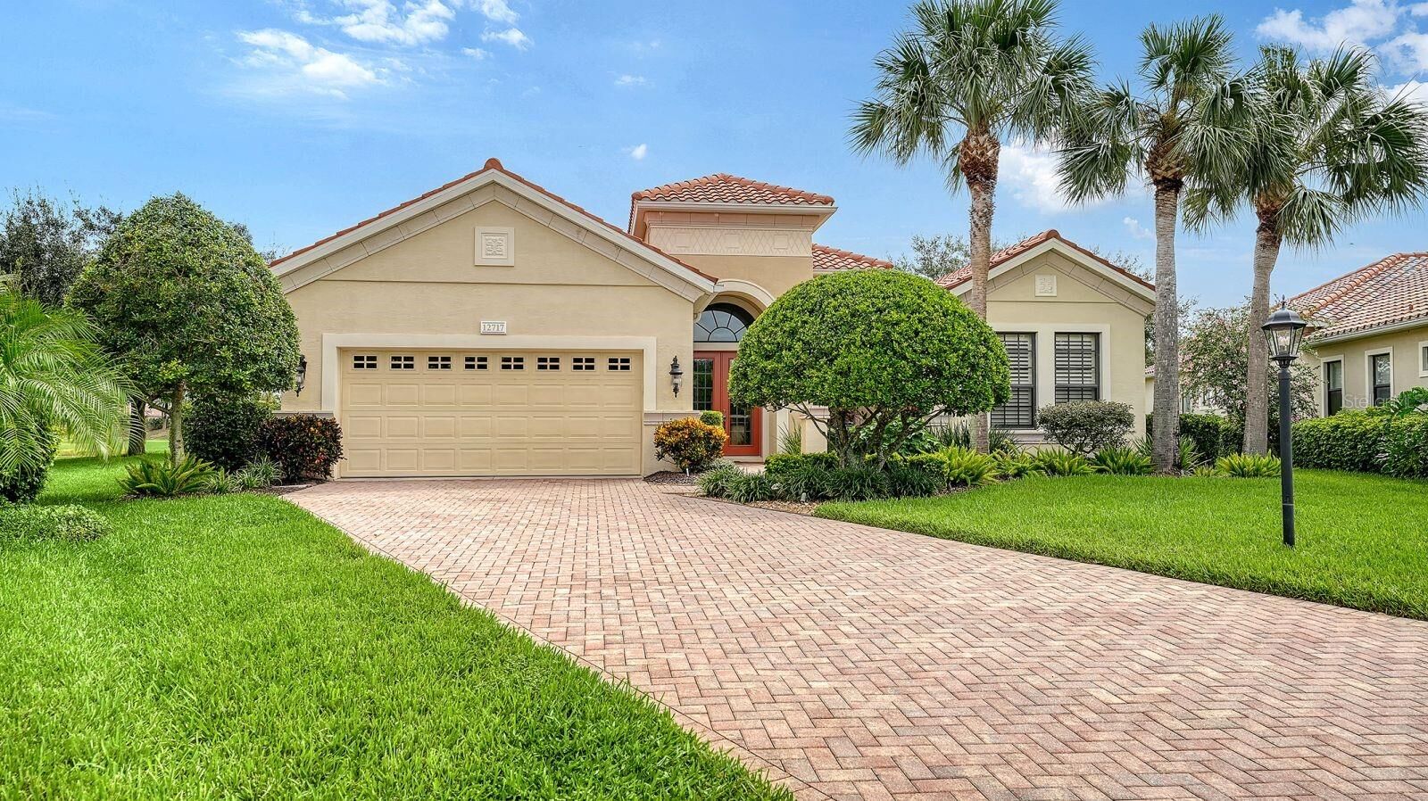 Property Photo: 12717 Stone Ridge Place FL 34202
