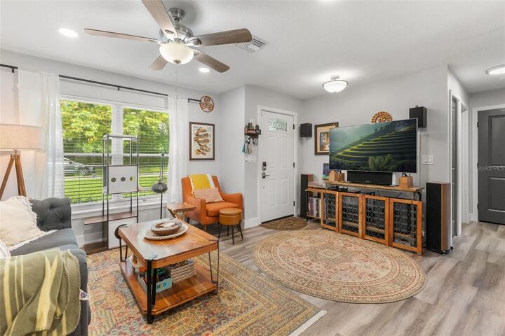 Property Photo:  3212 Oranole Road  FL 32810 