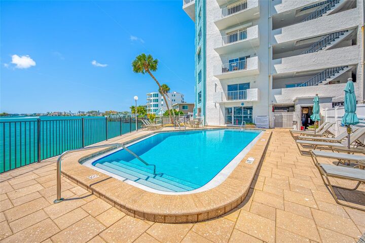 Property Photo:  285 107 Avenue 306  FL 33706 