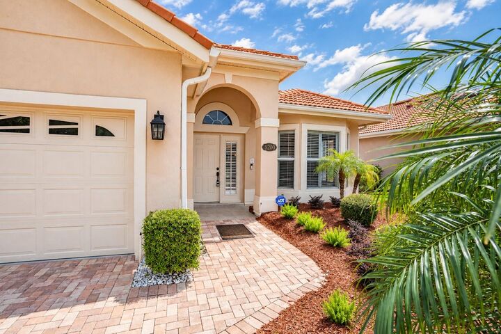 Property Photo:  5200 Watervista Drive  FL 32821 