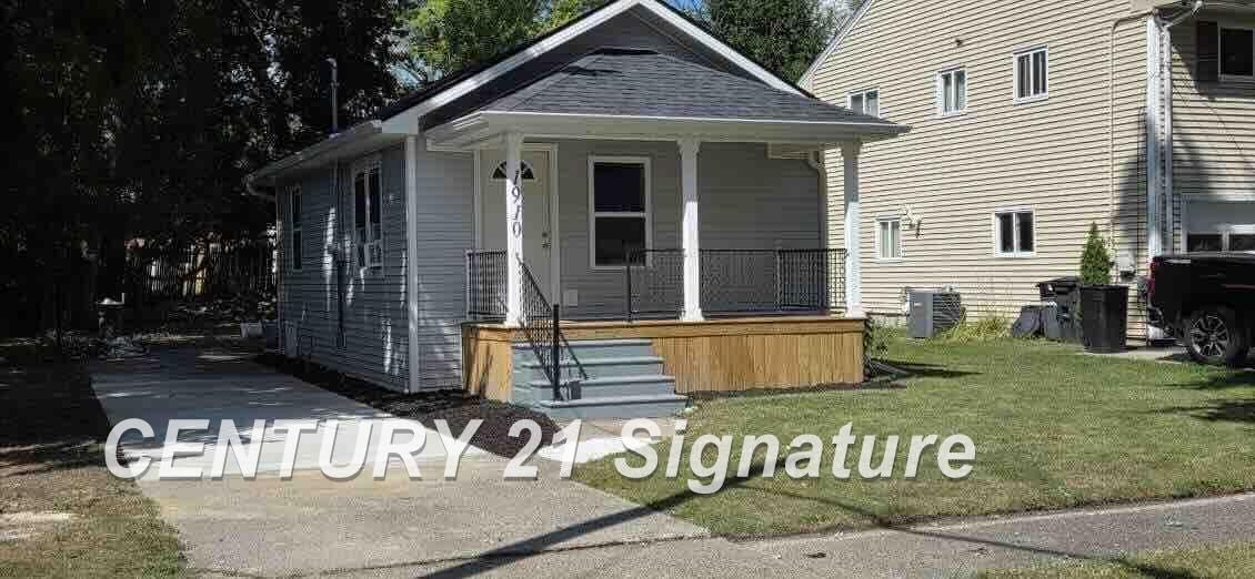 Property Photo: 1910 Newberry Drive MI 48602
