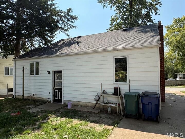 Property Photo:  41 Reasor Drive  MO 63135 