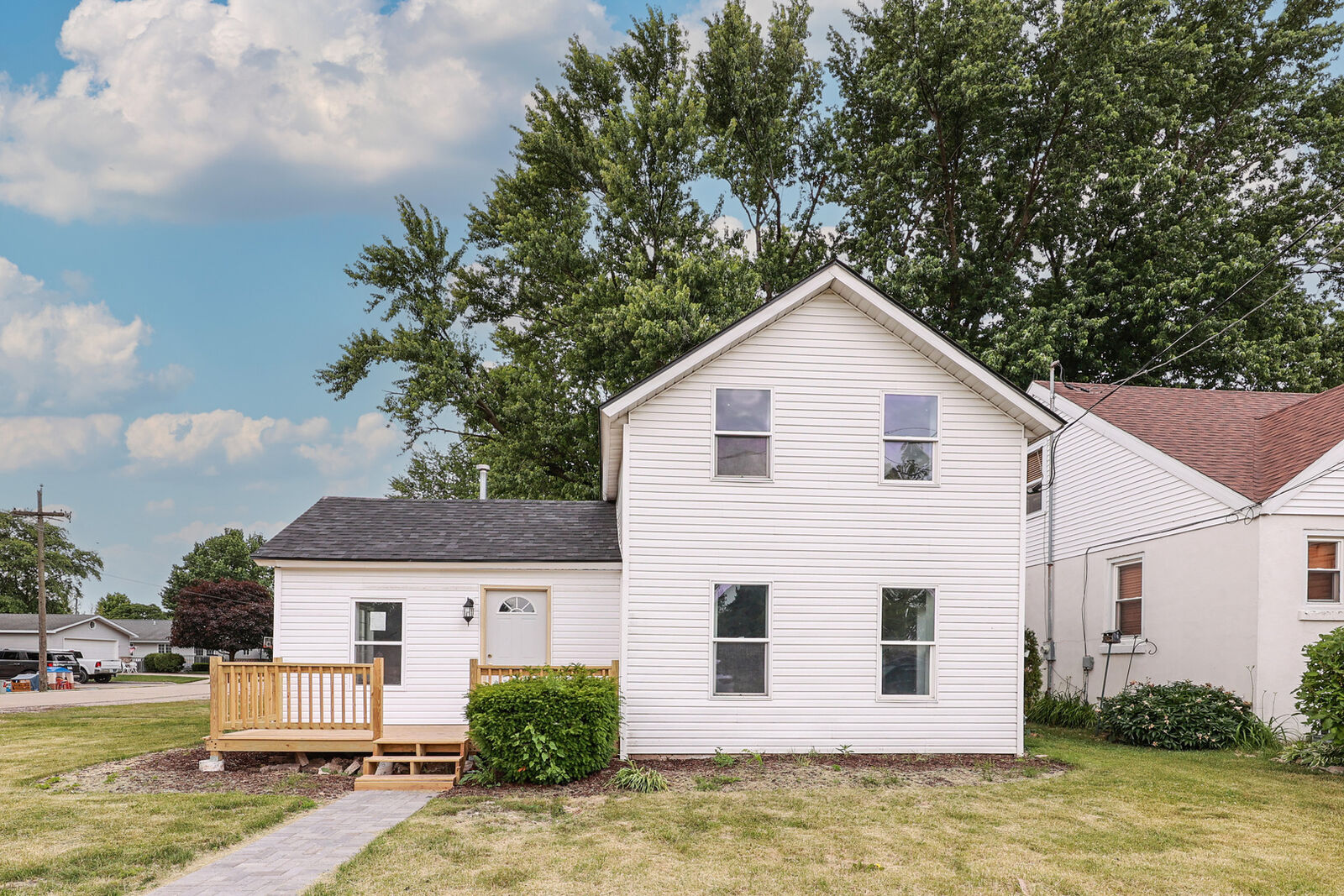 Property Photo:  209 S Jackson Street  IL 60424 