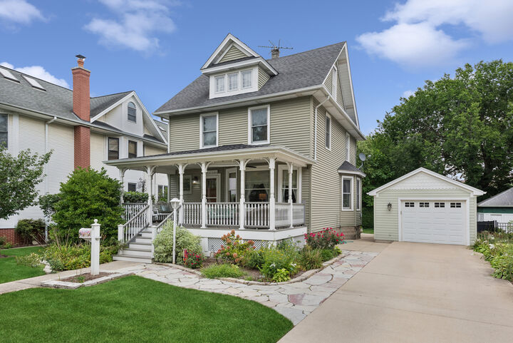 Property Photo: 5909 N East Circle Avenue IL 60631
