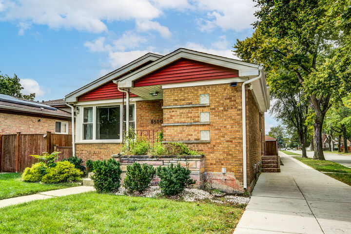 Property Photo:  8500 S Calumet Avenue  IL 60619 