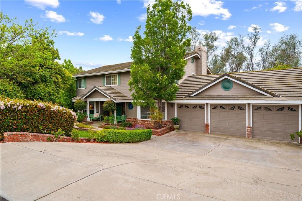 Property Photo:  31065 Avenida Del Reposo  CA 92591 