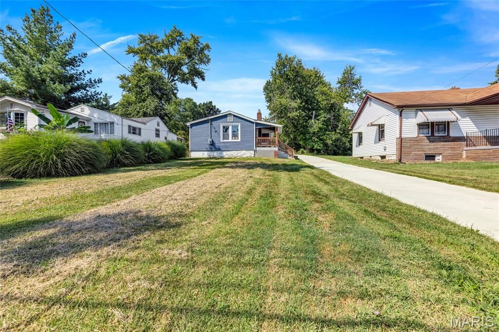 Property Photo:  21 Shumate Avenue  MO 63043 