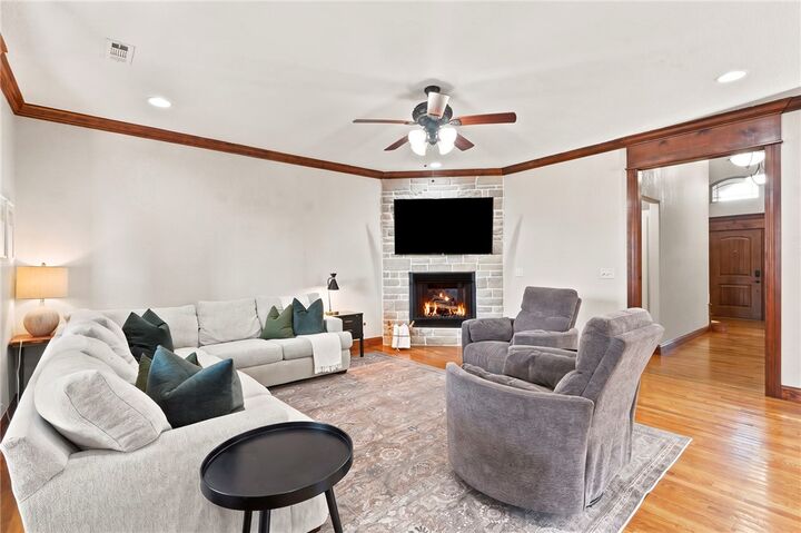 Property Photo: 5608 W Murfield Drive AR 72758