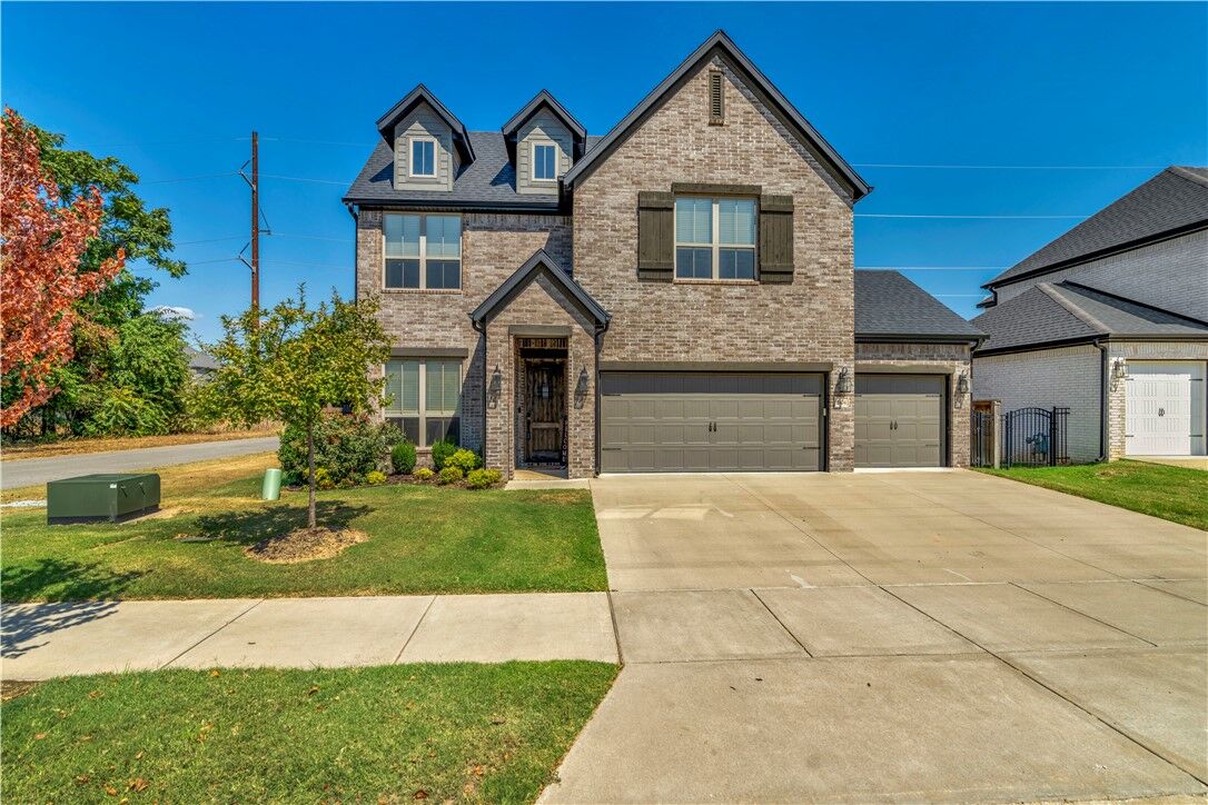 Property Photo:  2404 SW Preston Park Avenue  AR 72713 