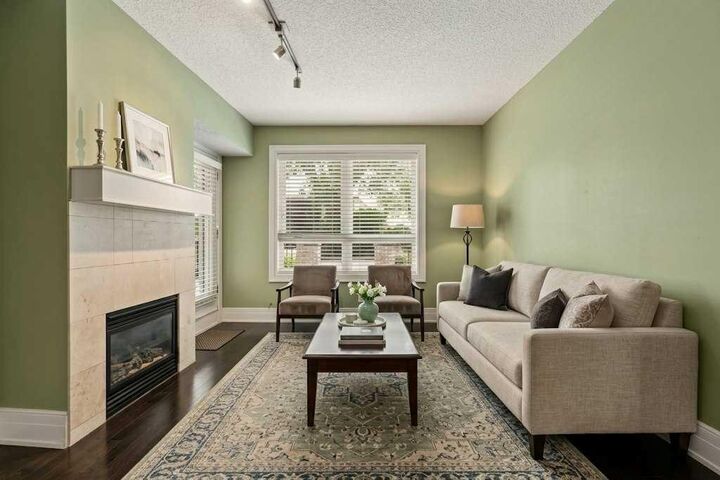 Property Photo: 518 33 Street NW 105 AB T2N 2W4