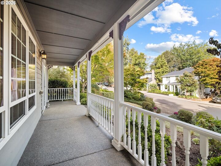 Property Photo:  426 7th St  OR 97034 