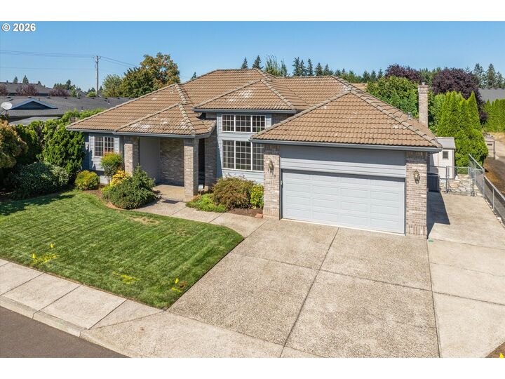 Property Photo: 1110 NE 15th Ave OR 97013