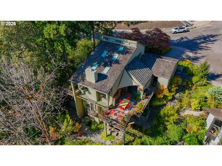 Property Photo:  6640 Parkway Dr  OR 97027 