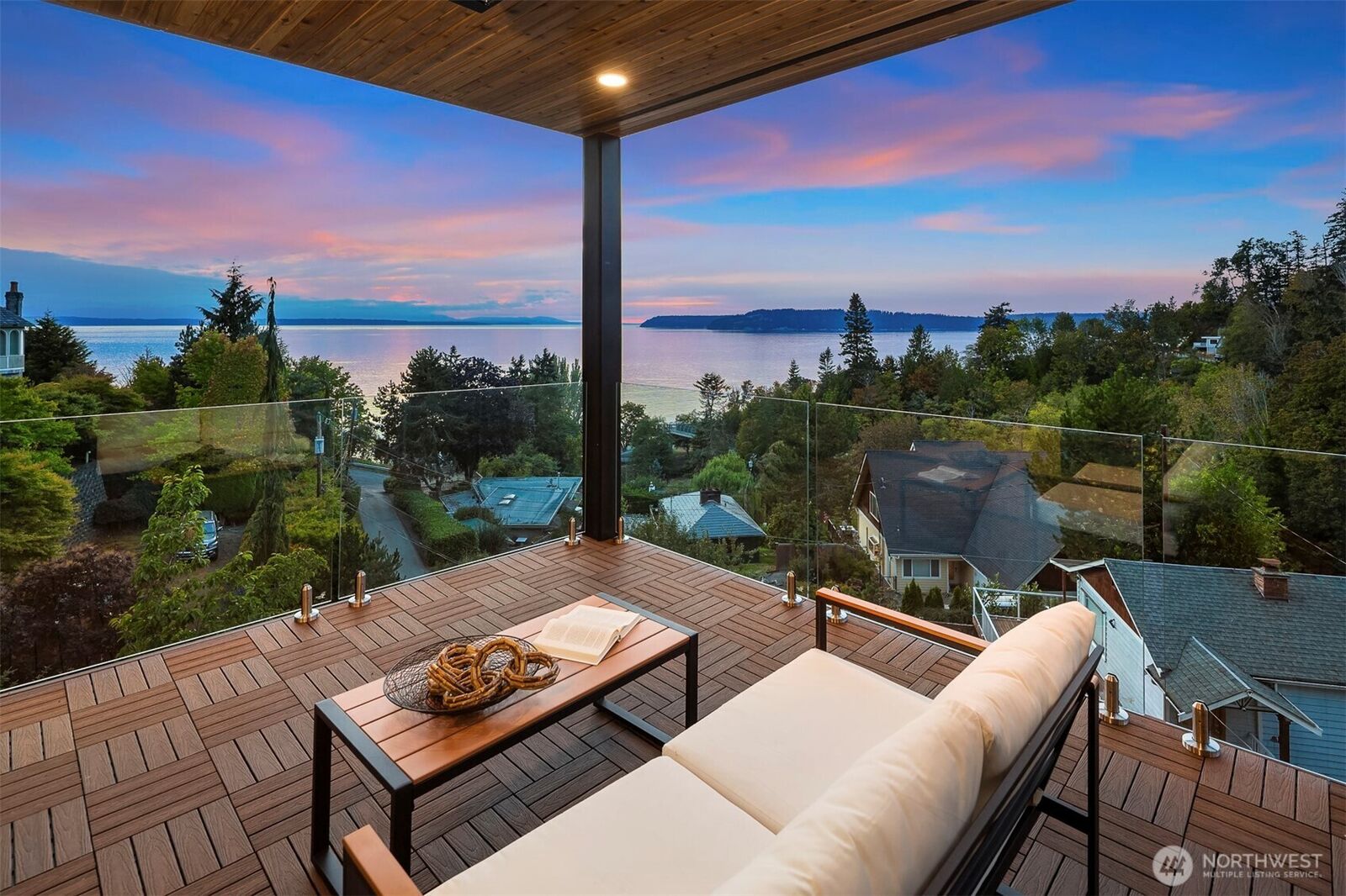 Property Photo: 7126 Picnic Place WA 98026