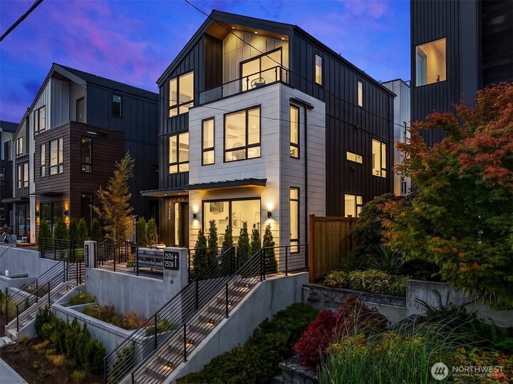 Property Photo:  2530  30th Avenue W  WA 98199 