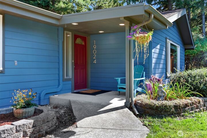 Property Photo:  19024  140th Avenue SE  WA 98058 