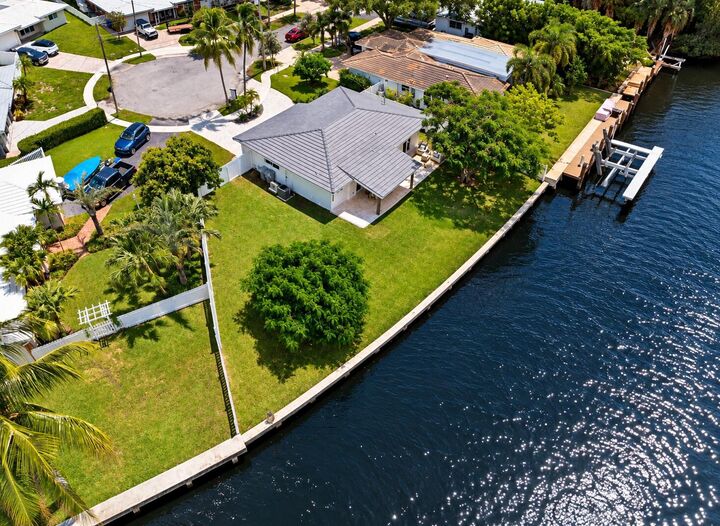 Property Photo:  259 SE 4th Avenue  FL 33060 