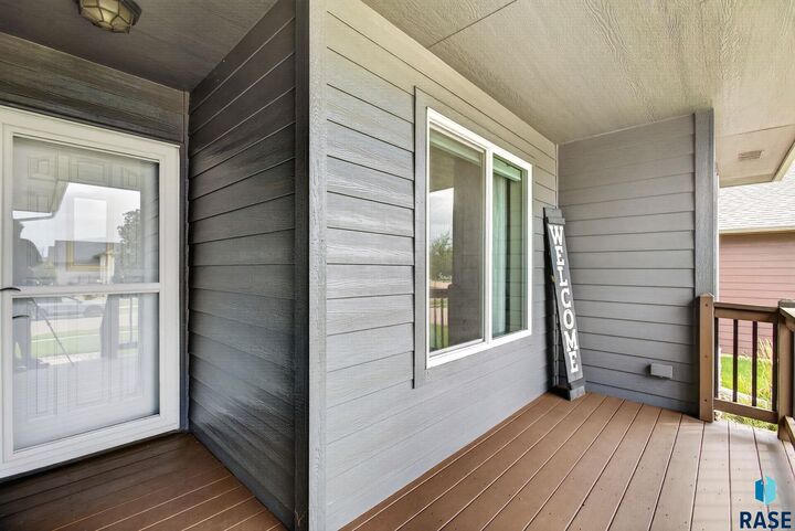 Property Photo: 606 Marie Dr SD 57032