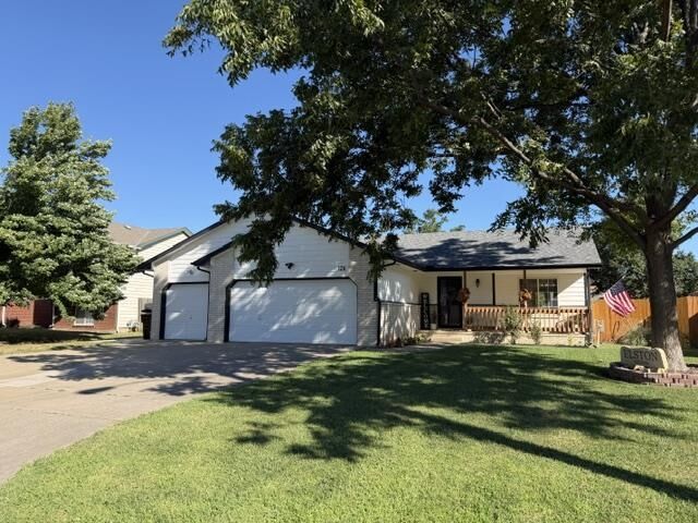 Property Photo: 126 E Creekstone St KS 67110-9283