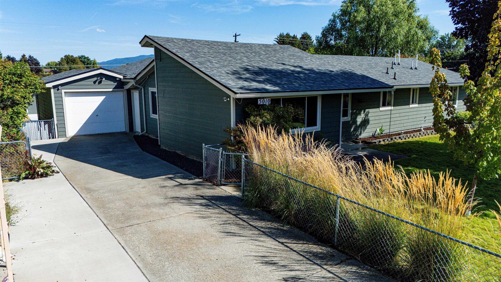 Property Photo:  5010 N Tiara Ct  WA 99027 