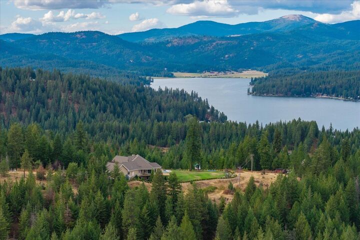 Property Photo: 9910 N Elk Ln WA 99025