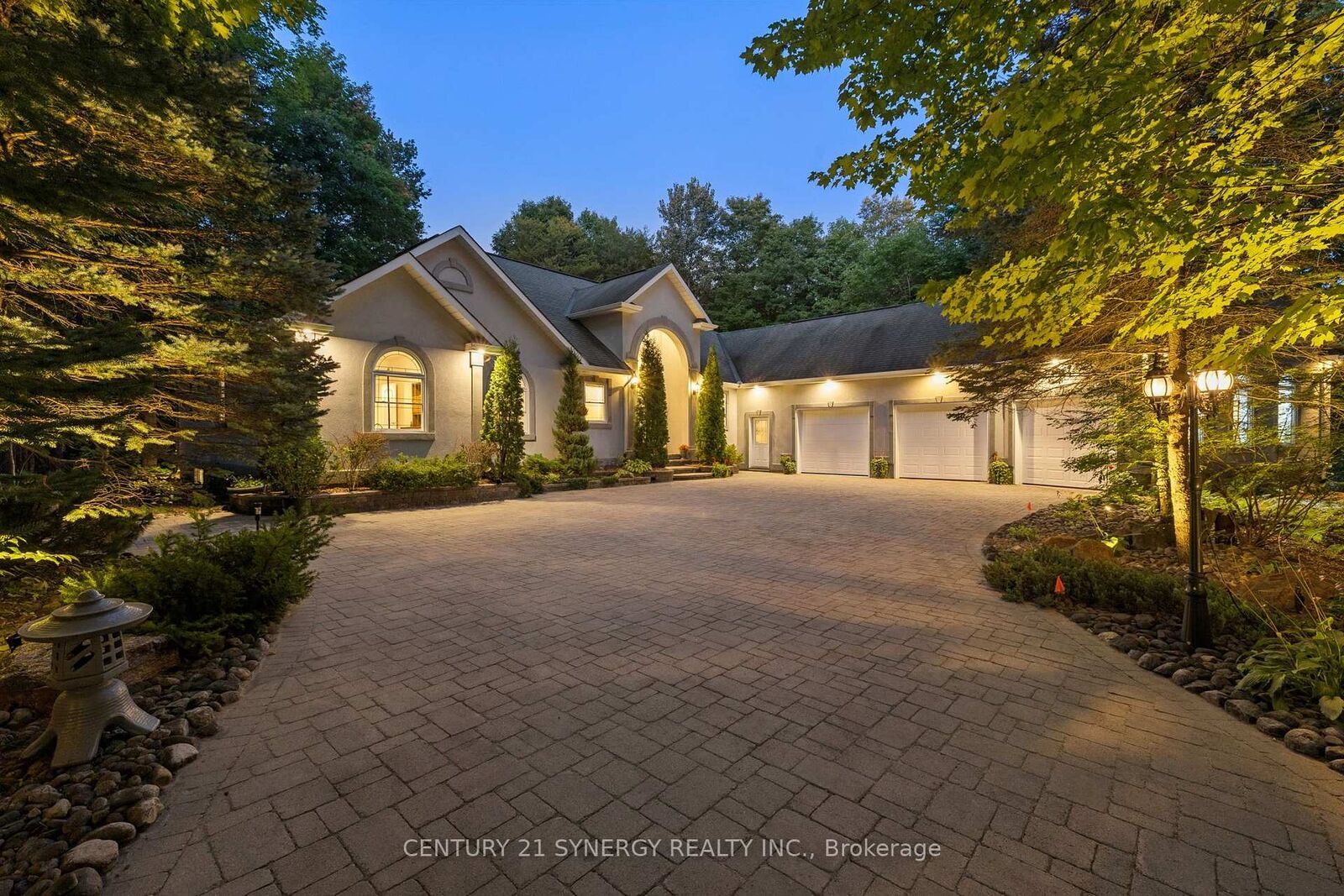 Property Photo: 5732 Queenscourt Crescent ON K4M 1K3